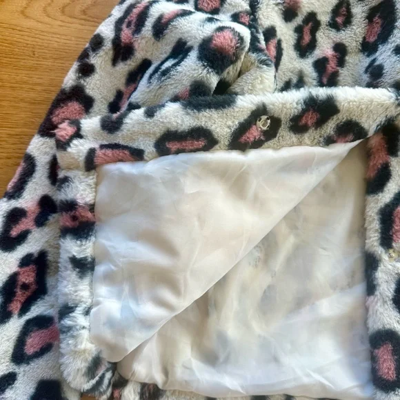 Abound Women's White Faux Fur Leopard Print Puffer Jacket Coat - Picture 6 of 8